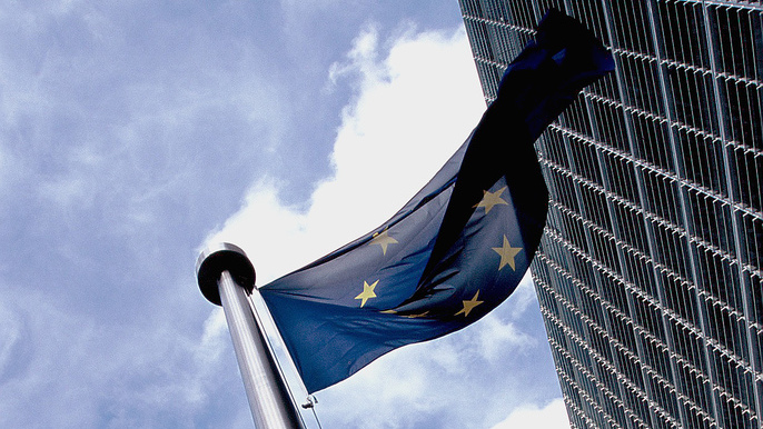 European_flag_outside_the_Commission